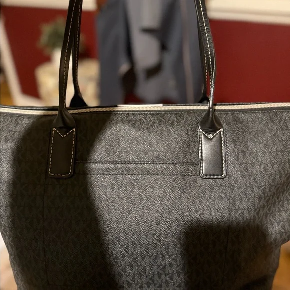 MICHAEL KORS TRAVEL LARGE TOP ZIP TOTE - Picture 13 of 14